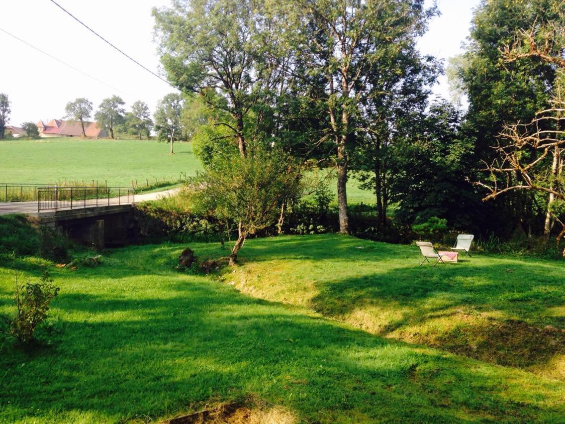 Bed and Breakfast Le Moulin Des Oyes Censeau Exterior foto